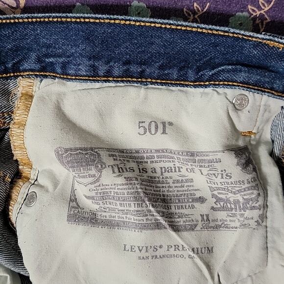 501 Levis - Picture 7 of 8